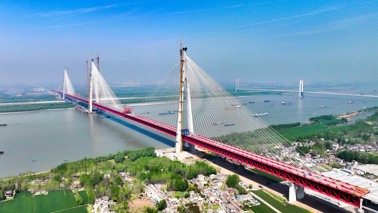 【交通强国】世界最大跨度三塔斜拉桥——马鞍山长江公铁大桥合龙.docx