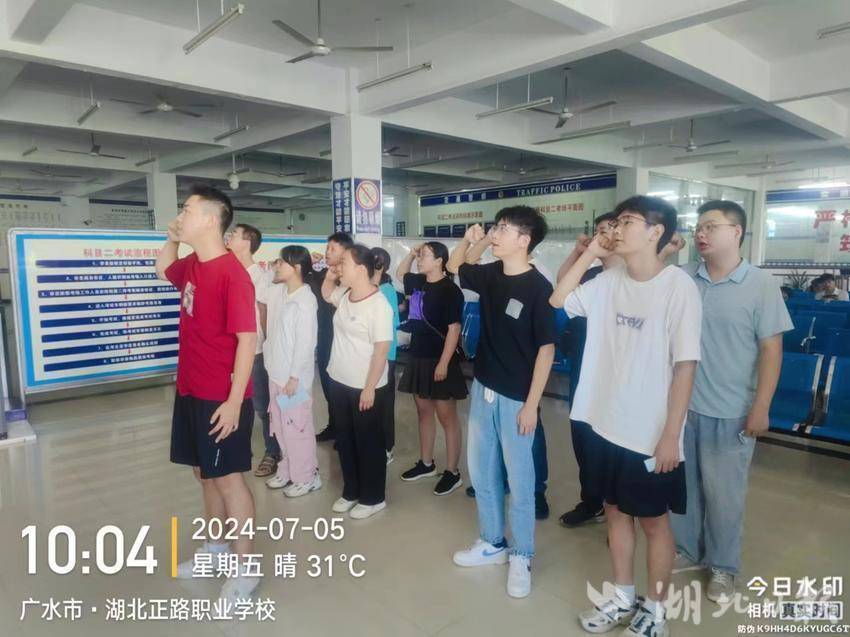 广水交警贴心服务迎战暑期“驾考热”