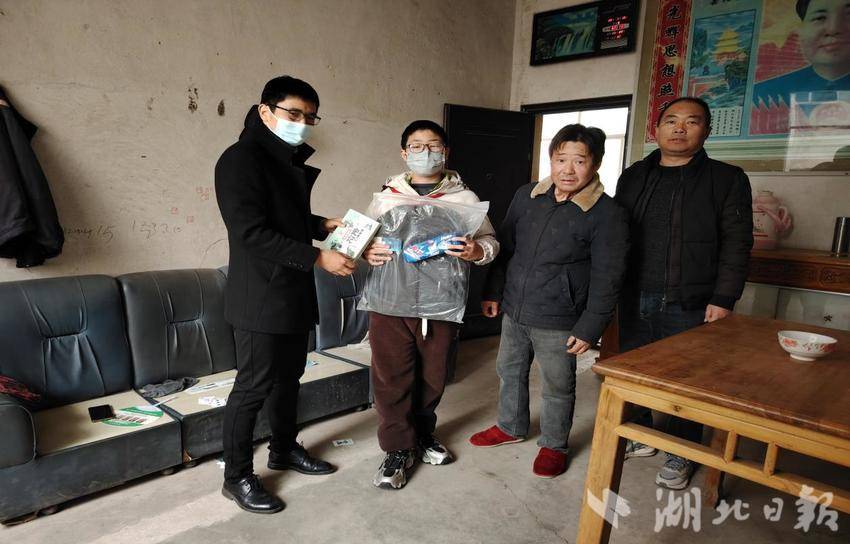 爱心助学暖童心 书香文具伴成长.docx