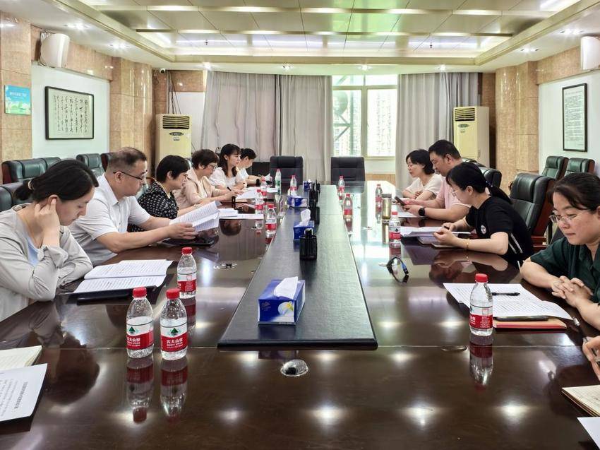 区委社工部部长滕宏一行走访调研江汉经济开发区【简报】.docx