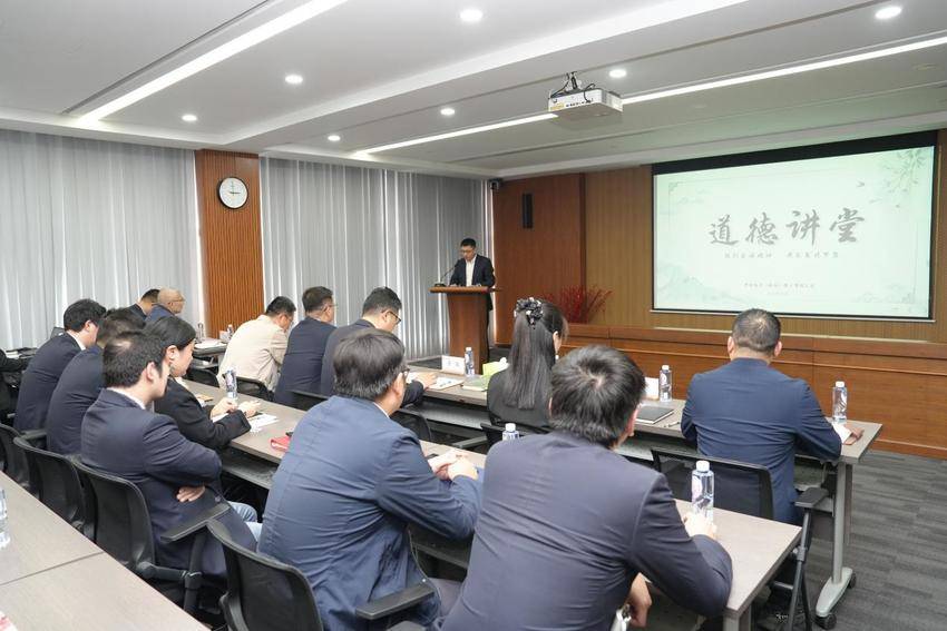 （投稿）中冶南方：高擎文明旗帜 厚植道德沃土——全国文明单位以“道德讲堂”生动践行时代精神.docx