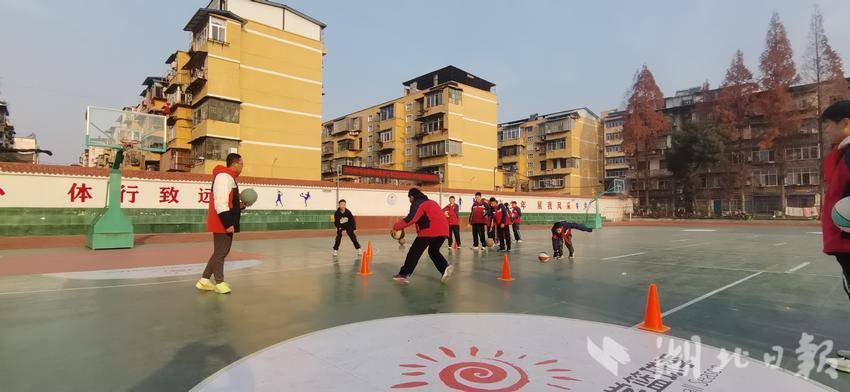 全市中小学体育名师工作室及城区体育中心教研组活动新闻12.18.docx