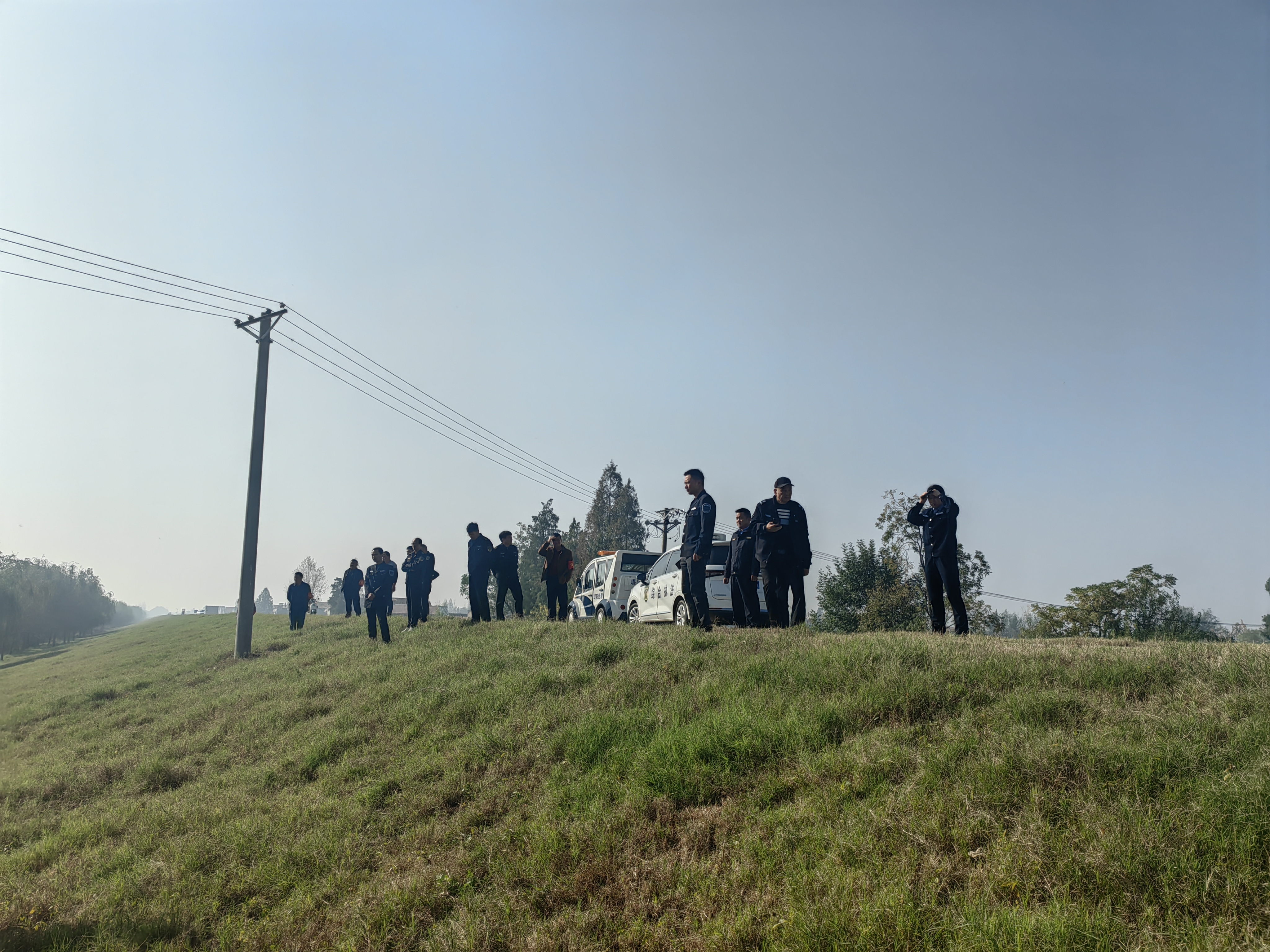 足迹有痕 护堤无声.doc