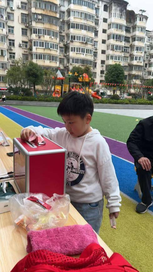 2025.10.29【美好丰润园】众志绘就家园新景，爱心铸就幸福之基【美好丰润园】众志绘就家园新景，爱心铸就幸福之基.docx