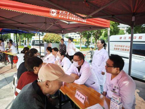 金秋送健康，情暖夕阳红——潜江市中心医院开展敬老月主题大型义诊活动（修改后）.docx