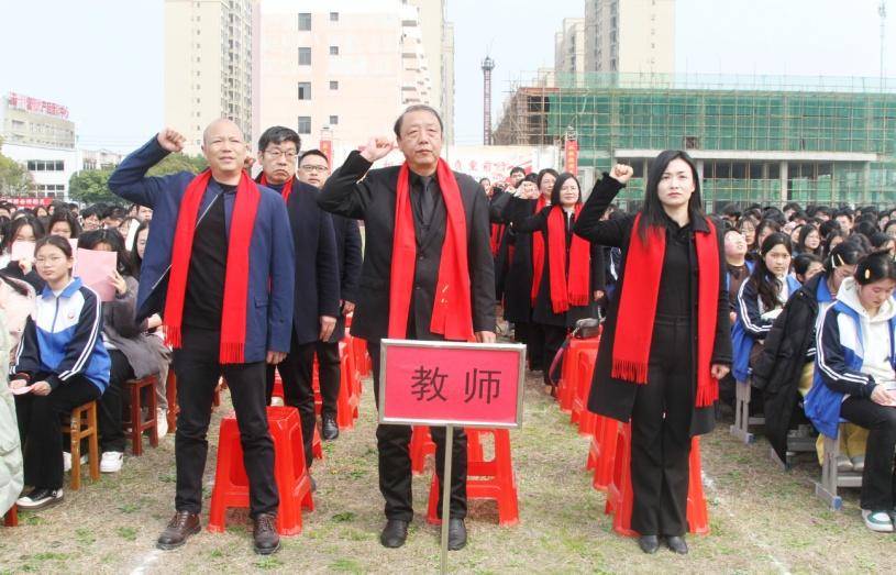 天门市竟陵高中2025年高考誓师暨励志报告大会掠影.docx