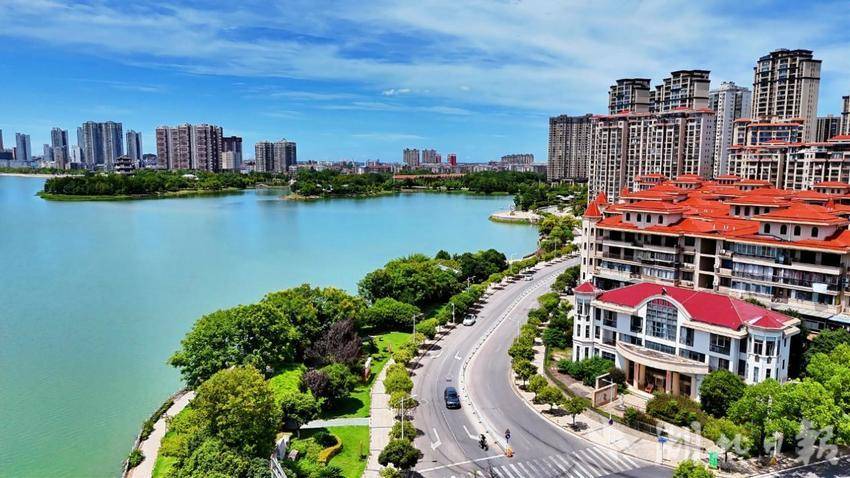 嘉鱼：山水一幅画 城在水一方(1).docx