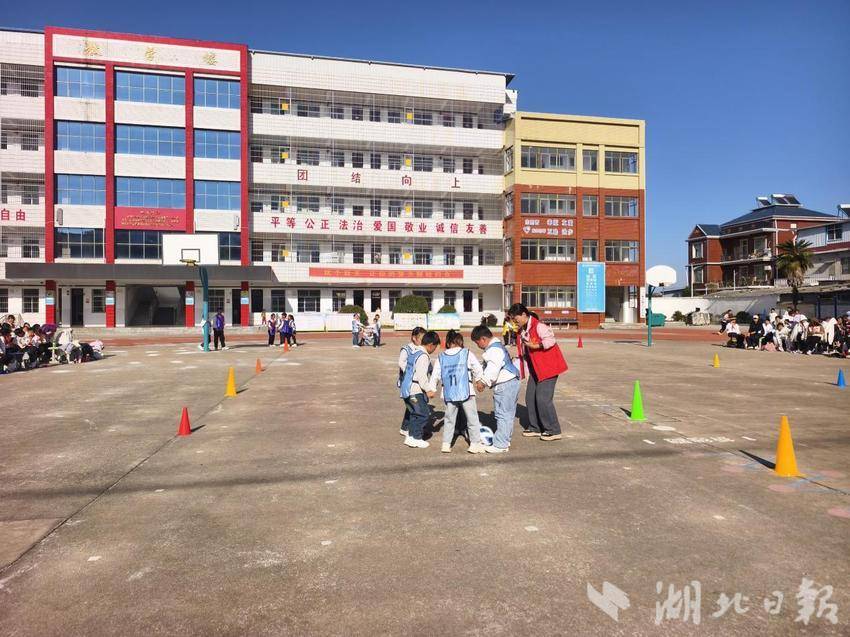 杨叶小学少年宫成果展与冬季运动会.docx