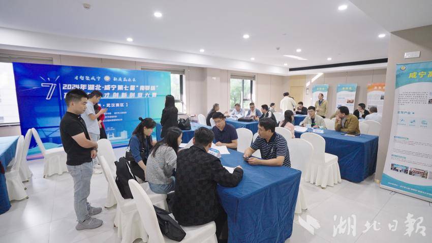 组织各地各有关部门与参赛项目人员面对面洽谈。