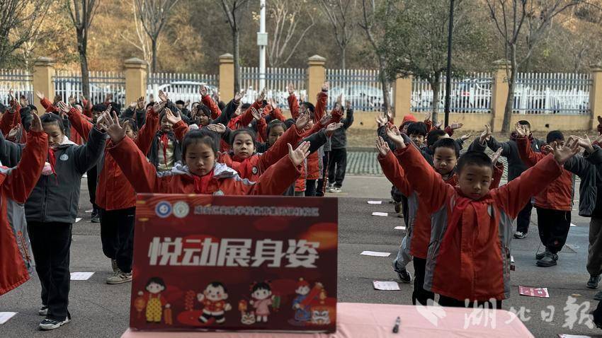 骐骥逐光启新程 趣味闯关迎新春(1).doc