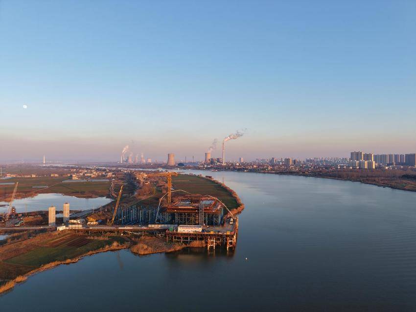 【交通强国】淮南淮河大桥塔梁固结段混凝土浇筑完成.docx