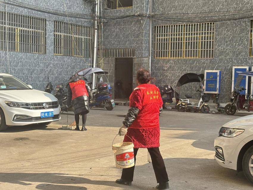 茗山乡茗香社区：清洁家园在行动+社区环境焕新颜.docx