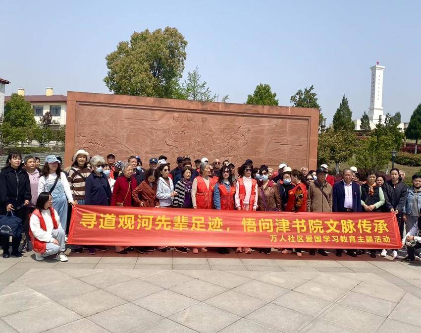 万人社区活动简报(1).docx