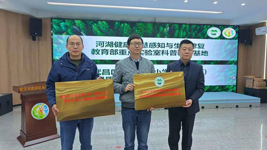 12.10  （投稿湖北日报）高校科研赋能小学科学教育  生态科普点亮南湖少年科学梦通讯稿钱宏昆、余燕丽18062506807-gj.doc