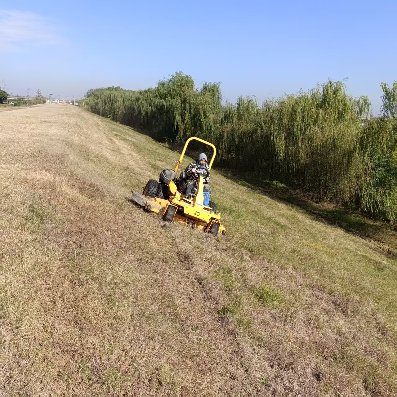 足迹有痕 护堤无声.doc