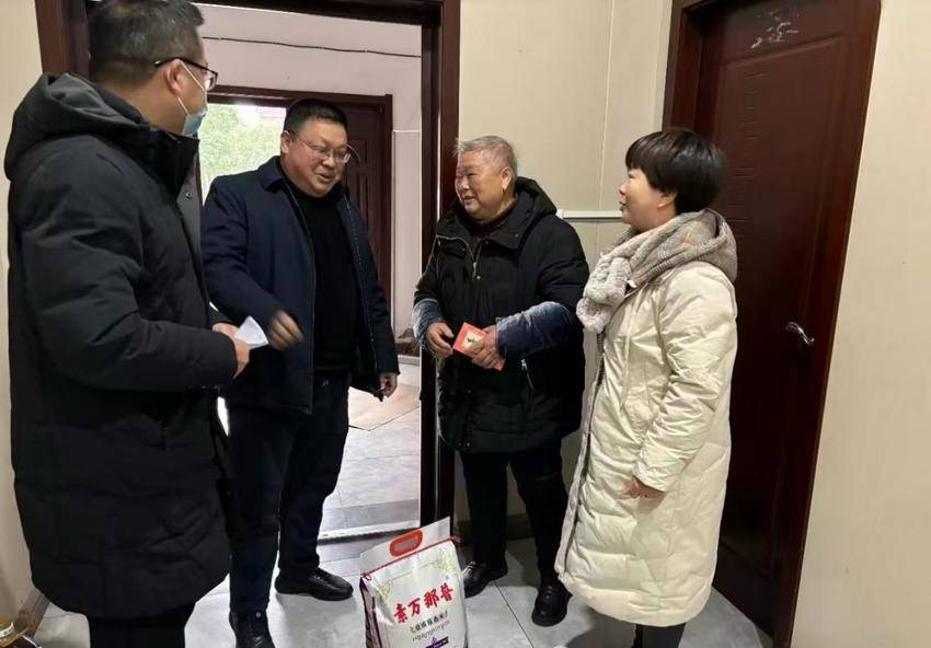 爱心汇聚，温暖寒冬.docx