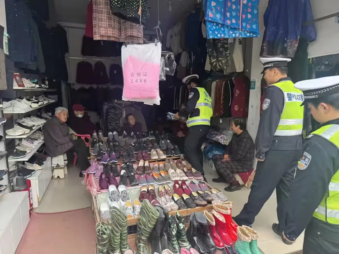 云梦交警：“进村入店”送法 筑牢安全防线