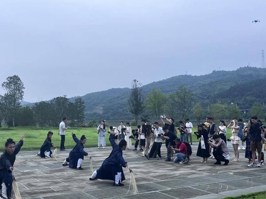 外籍博主Tesso龙哥武当山采风创作 沉浸式体验武当文化魅力(3).docx