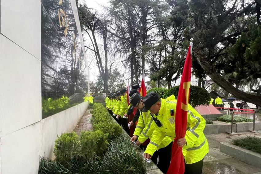 20250328警校共铸忠诚信仰 赓续红色血脉 江岸公安护航警予中学清明祭扫活动.docx