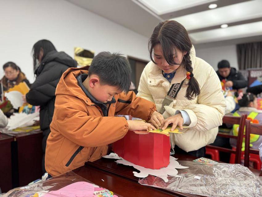 宜昌市图书馆快乐小屋《年年有鱼》绘本讲读报道.docx