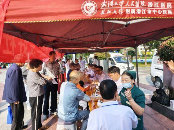 金秋送健康，情暖夕阳红——潜江市中心医院开展敬老月主题大型义诊活动（修改后）.docx