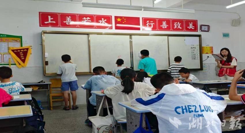 黄冈师范学院 “生命之光”志愿服务队：智慧课堂 “空降”乡村小学docx.docx