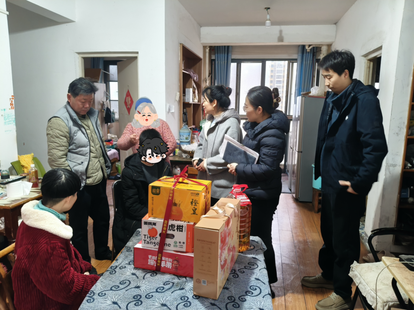 新春送温暖+真情护成长.docx