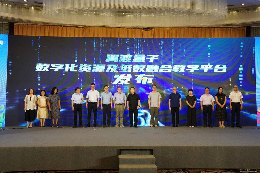 【骨干班通稿】第21届骨干英语教师研修班通稿0720（湖北日报）.docx