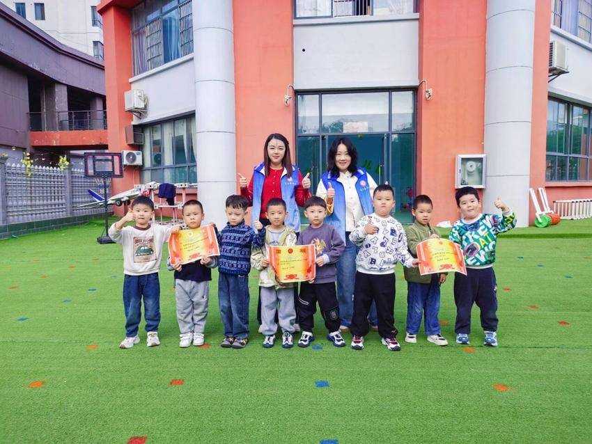 六泉湖幼儿园垃圾分类活动总结.doc