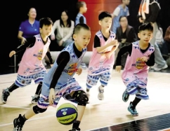 我市一少年拿下篮球赛团体冠军