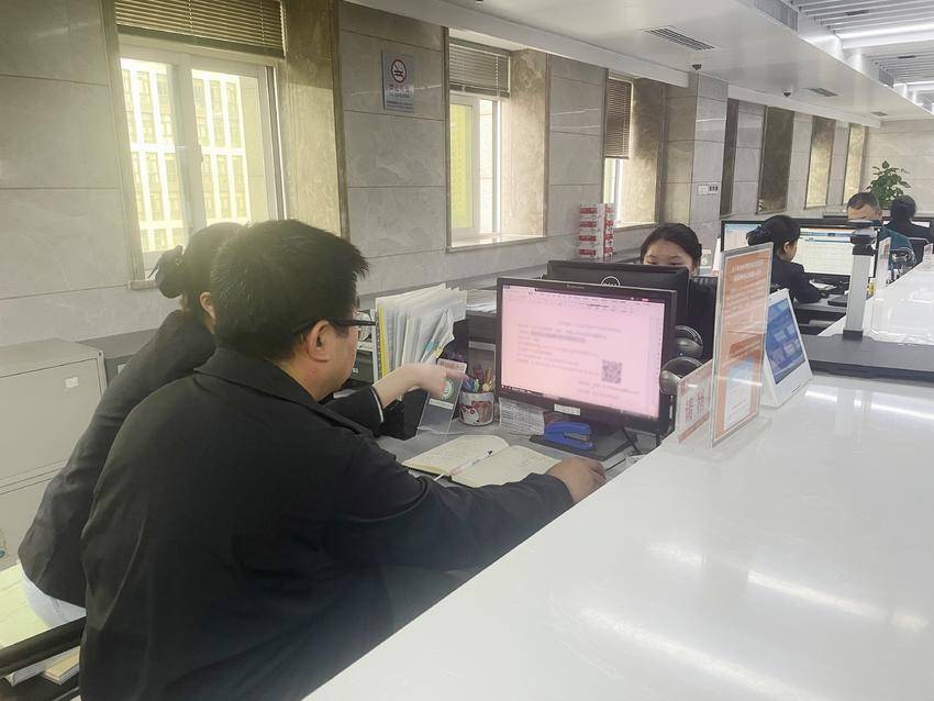 出实招 干实事 政务服务“心”升级.doc