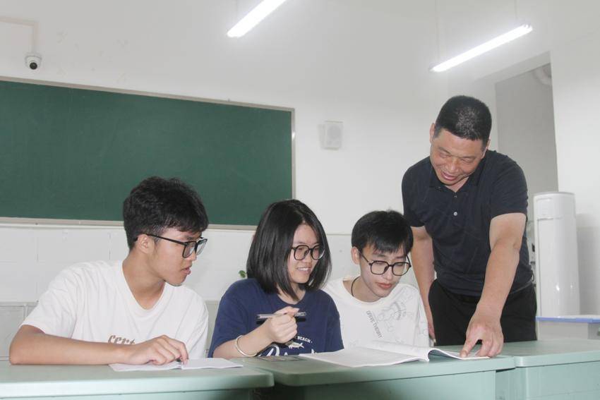 杏坛春晖育桃李  优质教育著新章.docx