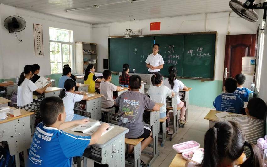 优秀教师事迹选登（3）市师德标兵材料(实小占大鹏).docx