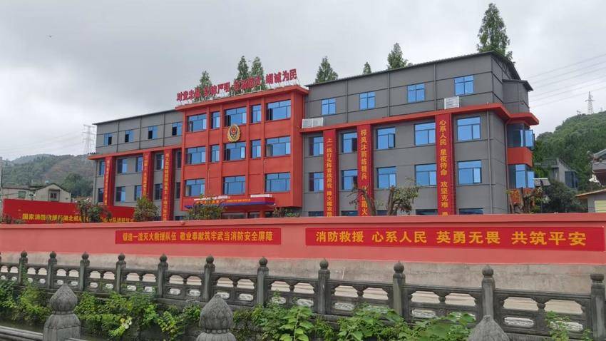 （对上版）国家消防救援局湖北机动队伍正式进驻武当山.docx