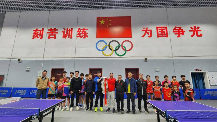 黄石市乒协会长胡敏一行到省乒校和开铁区乒协交流互动.docx