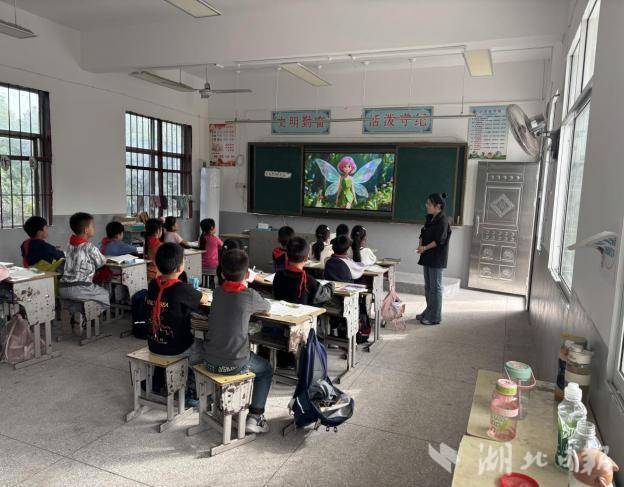 2025年秋畈雄小学教联体“课内比教学”赛课活动简报(1).docx