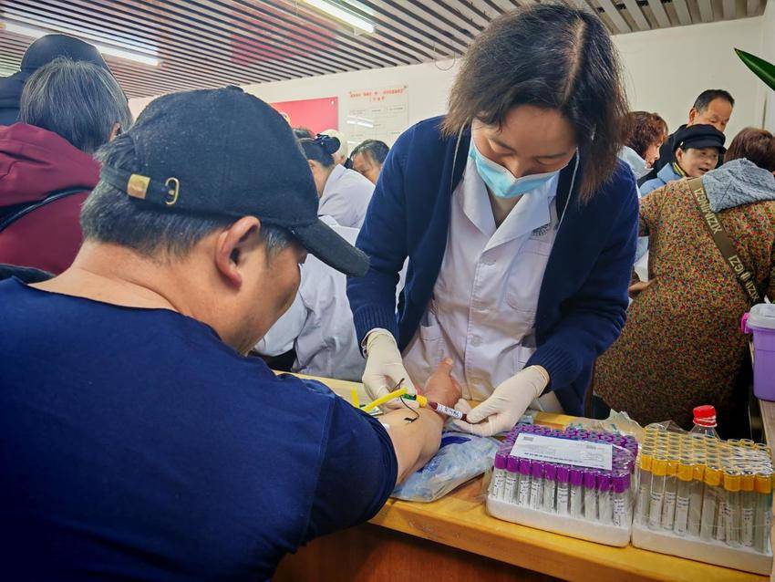 大坝街道滨江社区：雷锋精神耀社区 义诊情暖老人心(20250228).docx