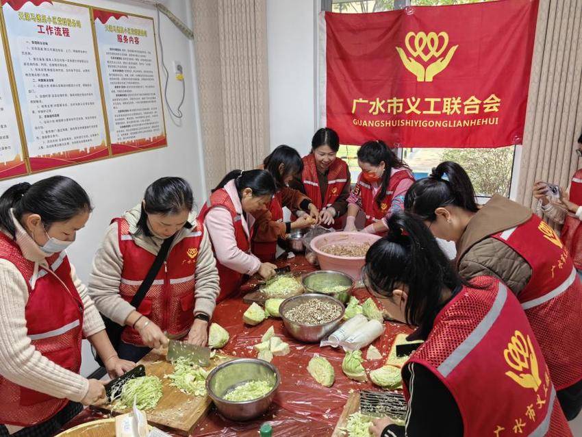 “重阳敬老饺香传情·社区同心共话安康”双桥社区用爱暖了老人心（图文）.docx