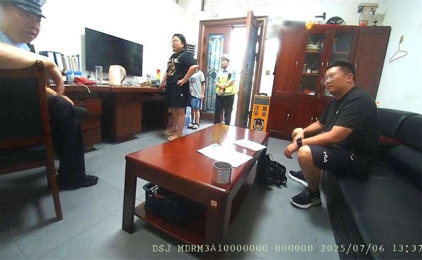 交警在了解外地司机李先生的病史