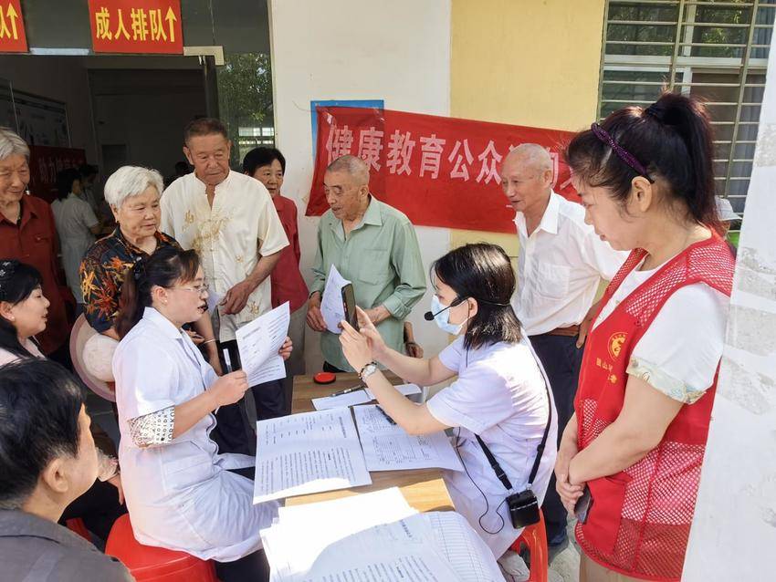 团山镇团山社区开展2025年度重点人群免费体检及家医签约活动.docx