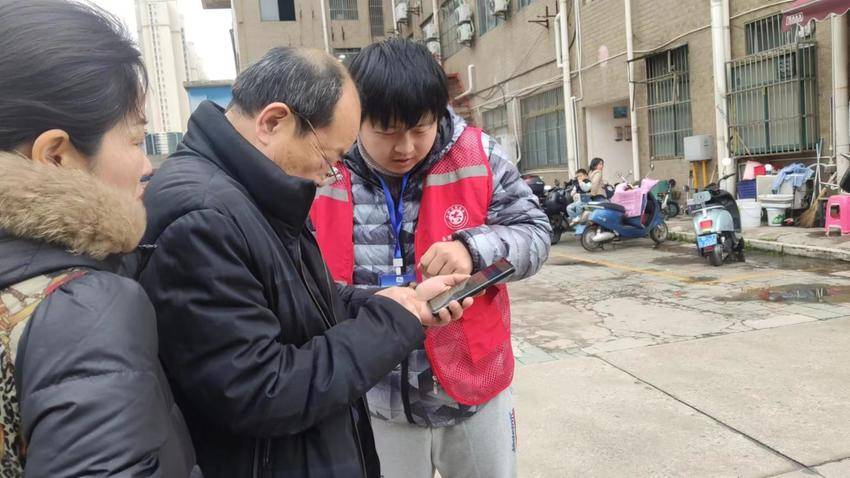 西湖社区：便民服务再升级！推广“i黄冈”，西湖社区这样做.docx