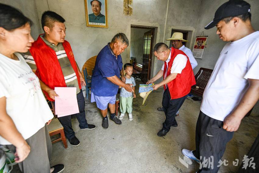 高铁岭镇九龙村：筑牢安全堤坝 守护生命安全(1).doc