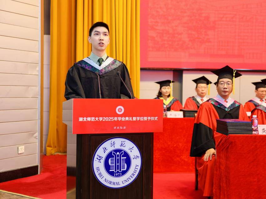 20250620【二审要闻】（新闻稿） 学校举行2025年毕业典礼暨学位授予仪式.doc