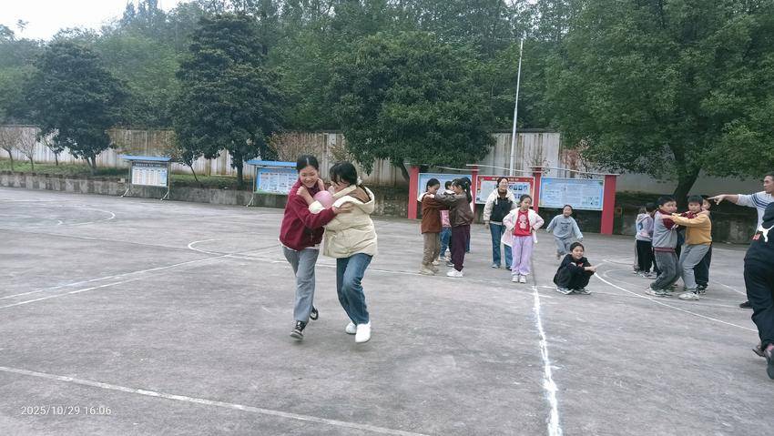 趣味运动促成长，乡村校园焕活力——倒座中心小学开展趣味日活动