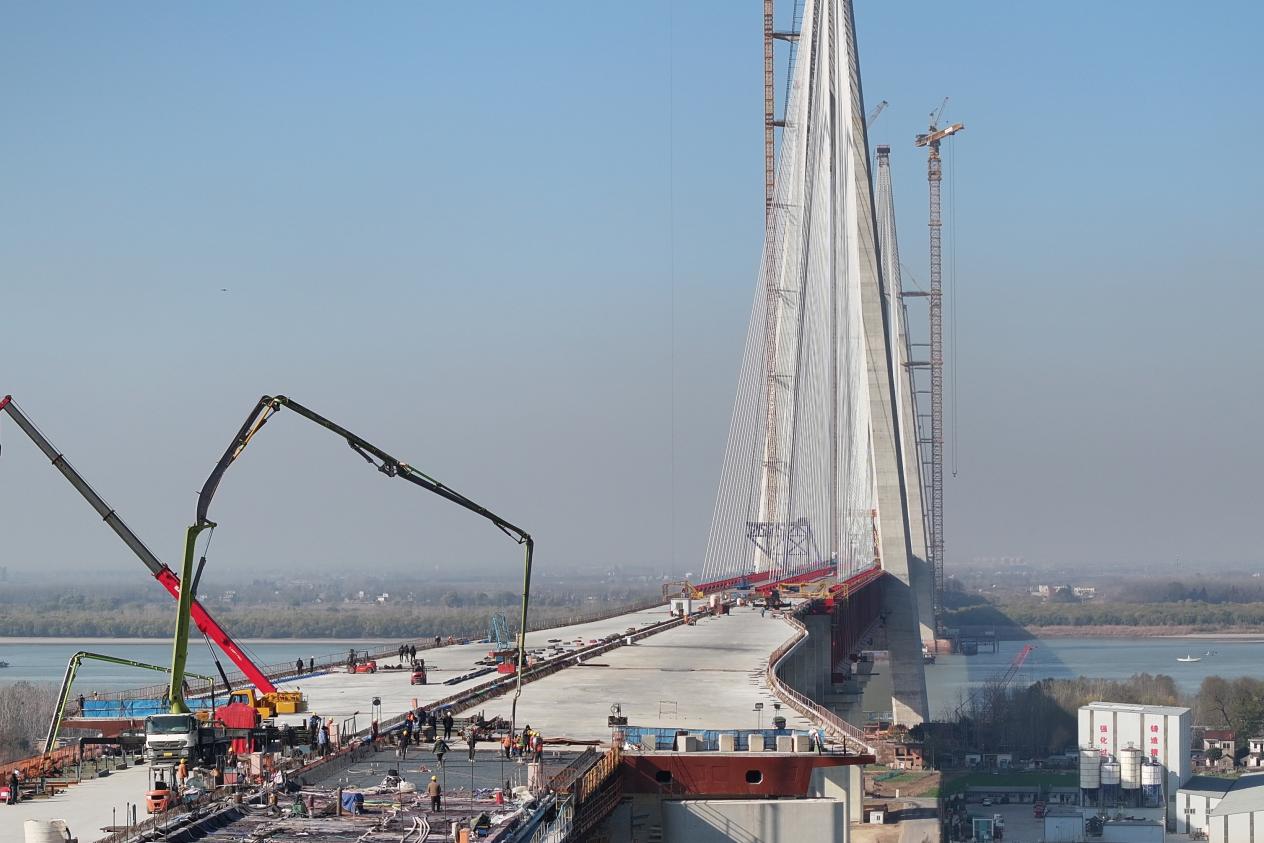 【交通强国】巢马铁路江心洲引桥公路现浇梁全部施工完成——巢马铁路二标率先完成主体工程施工.docx