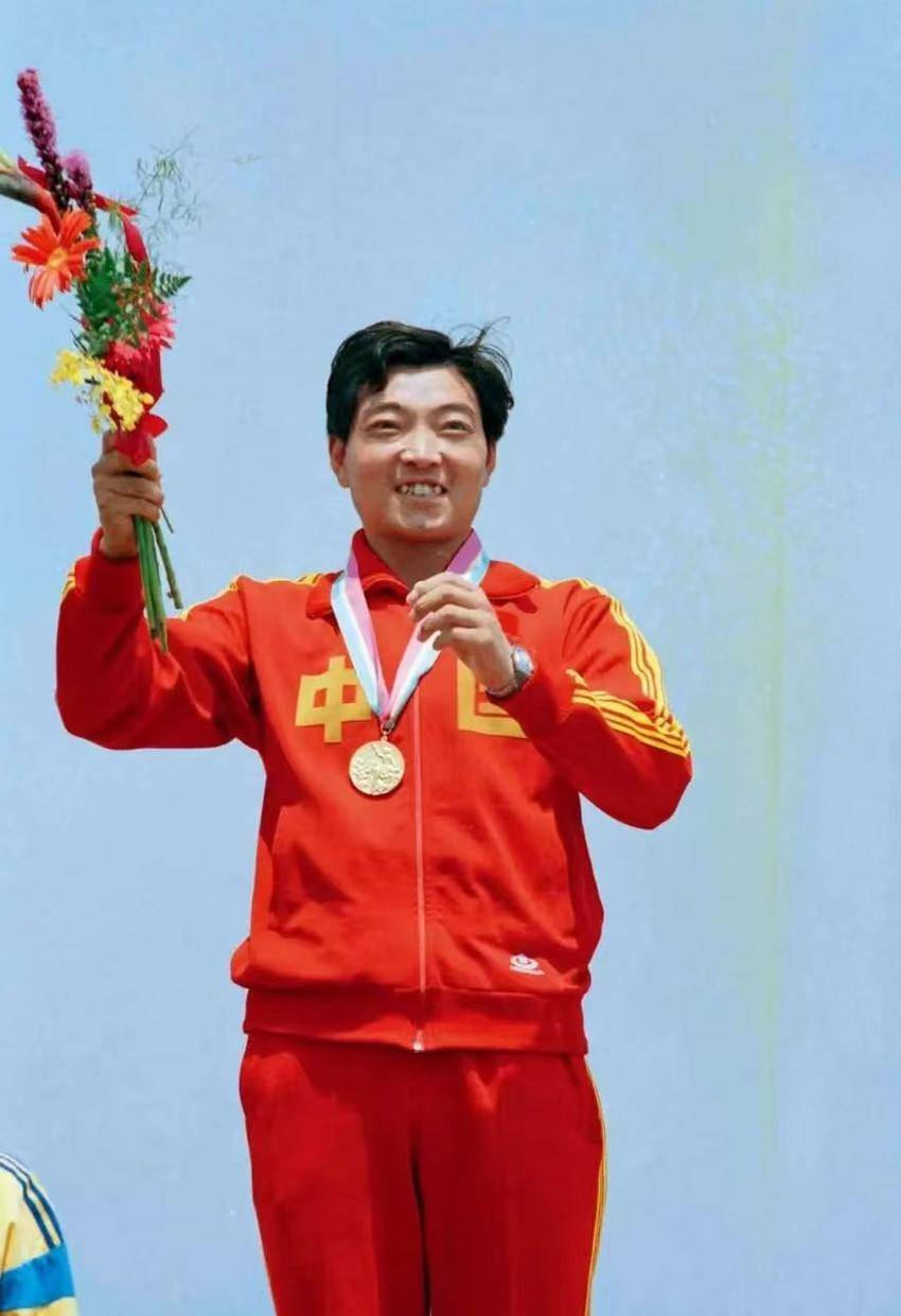 跨越41年的致敬：许海峰在孝南为奥运首金《人民日报》头条留名.docx