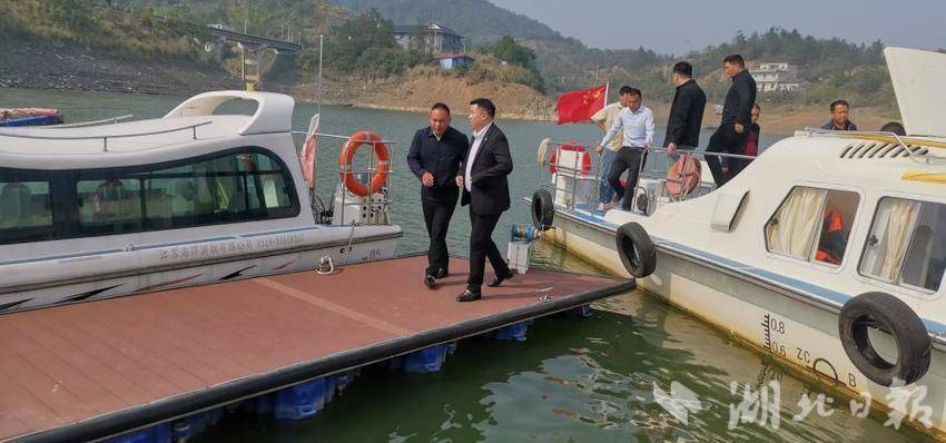 （投稿湖北日报客户端）上海中震旅游集团考察通山县大畈镇旅游开发项目.docx