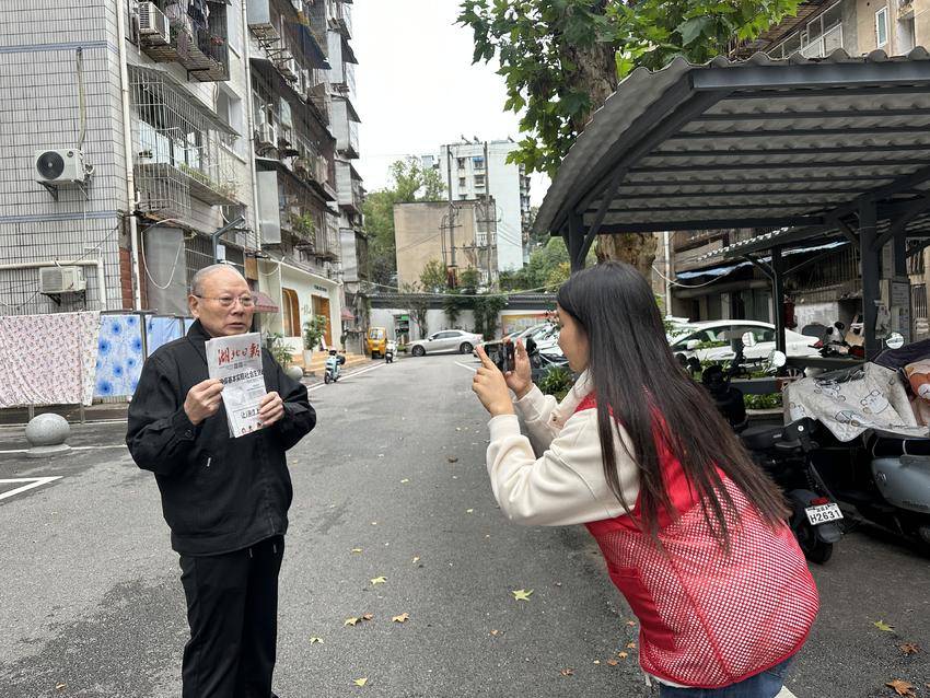 155-暖心服务到家门 网格员上门核查退役军人优抚对象郑.doc