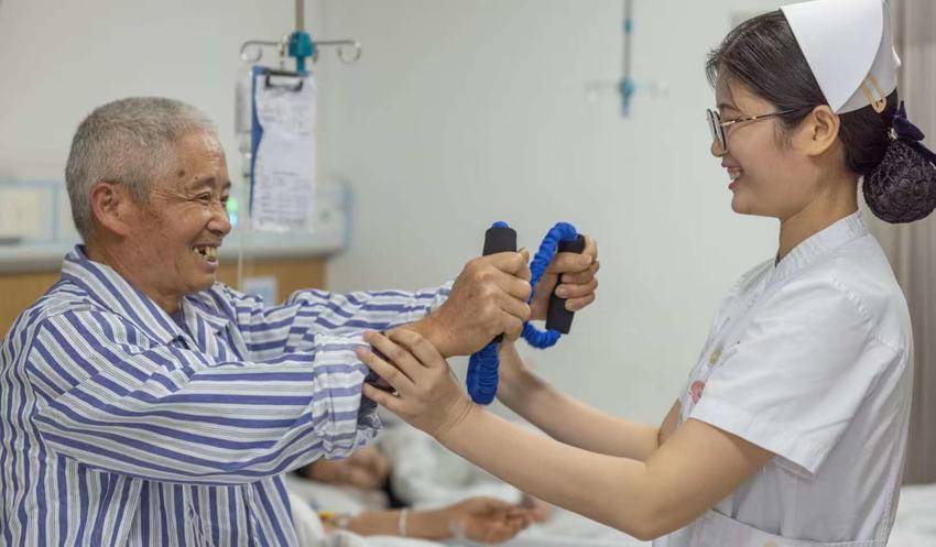 让医院跑起来，让服务暖起来：阳新县人民医院的品质升级之路(2).doc