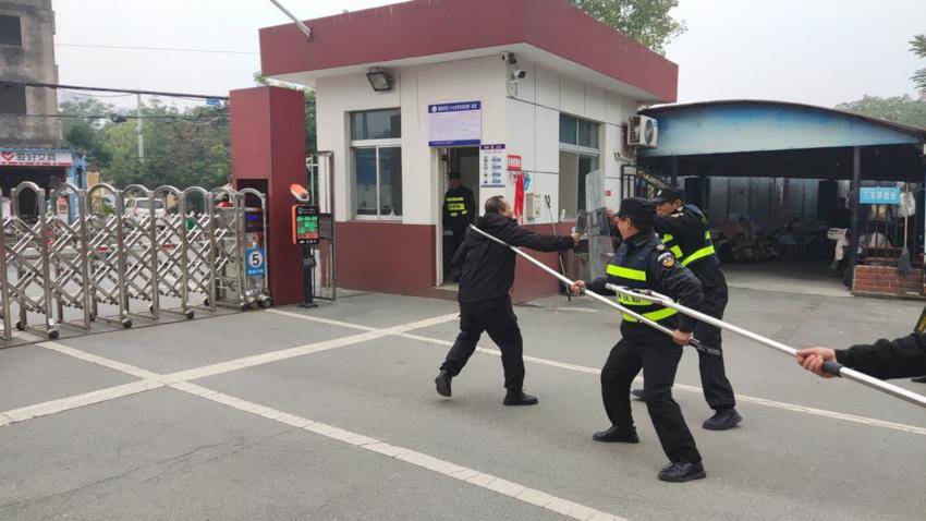 团山镇团山社区：开展反恐演练筑牢校园安全屏障.docx